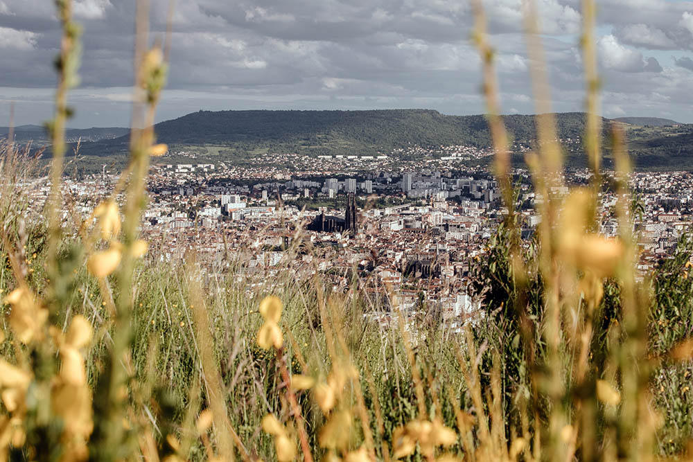 La cathédrale de Clermont, depuis les côtes de Clermont