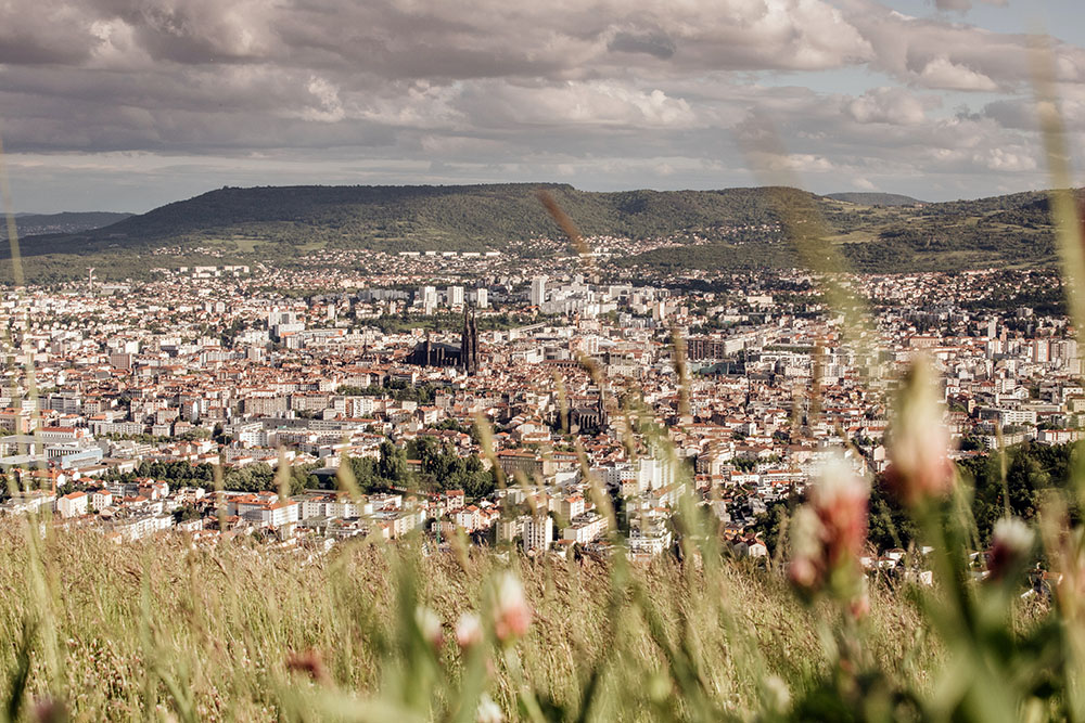 La cathédrale de Clermont, depuis les côtes de Clermont